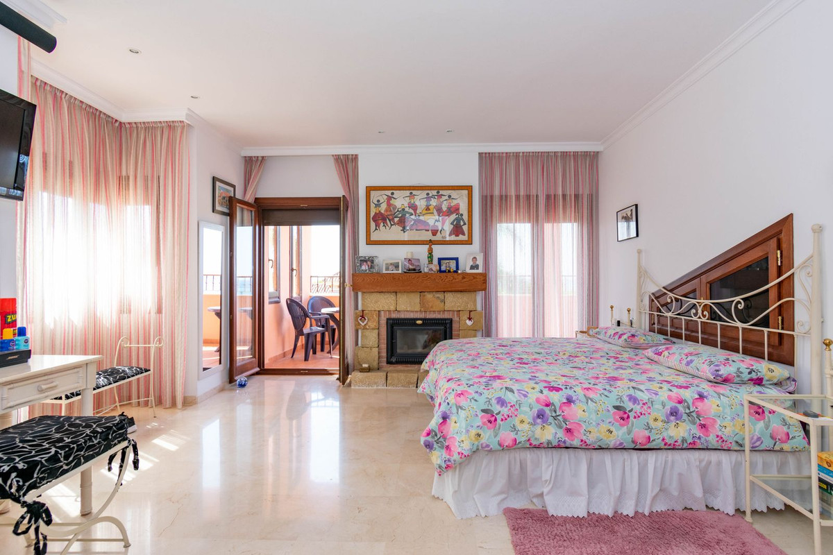Huis te koop in Estepona | 4 slaapkamers H5437156