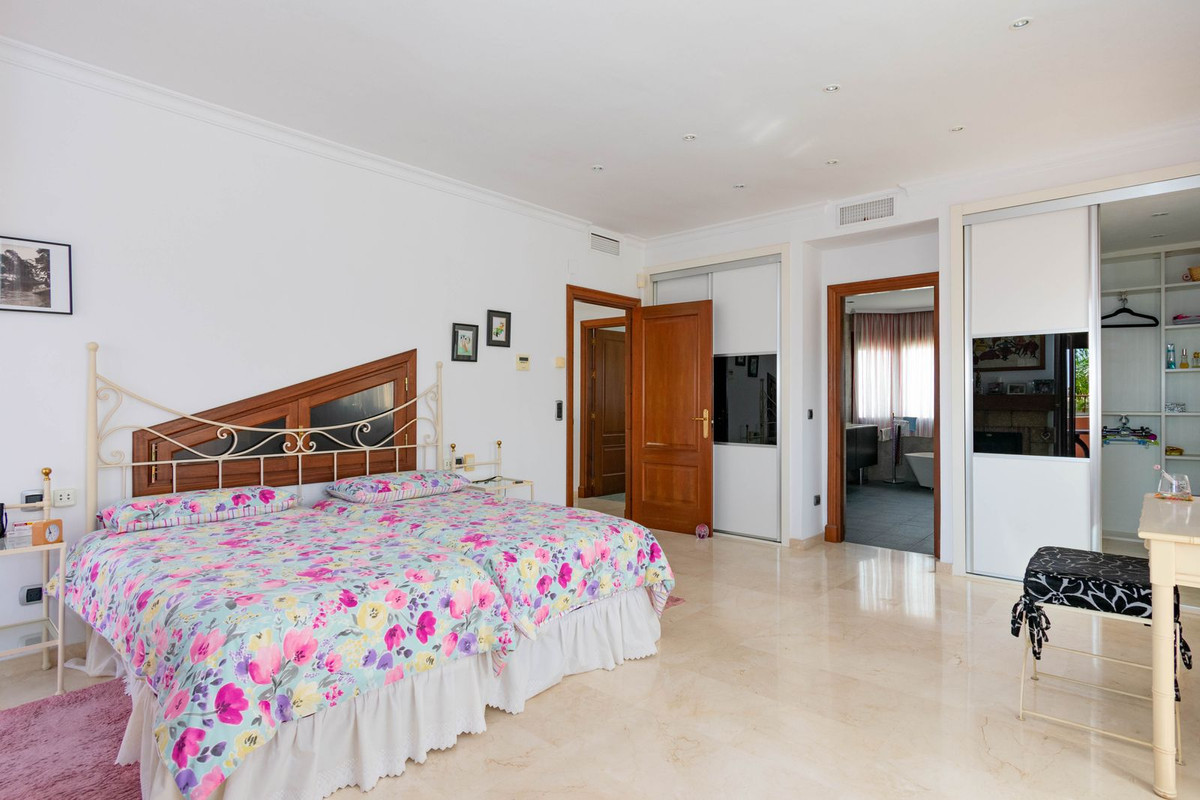 Huis te koop in Estepona | 4 slaapkamers H5437156