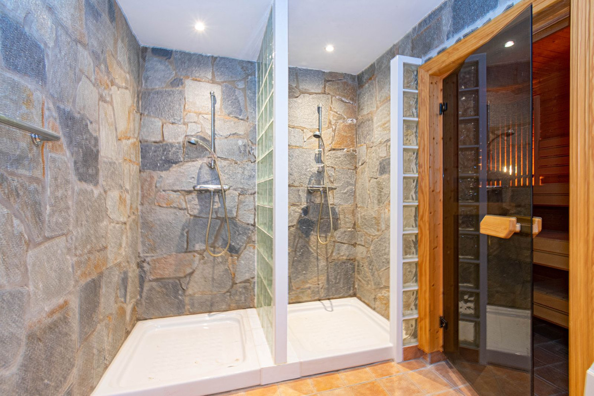 Huis te koop in Estepona | 4 slaapkamers H5437156