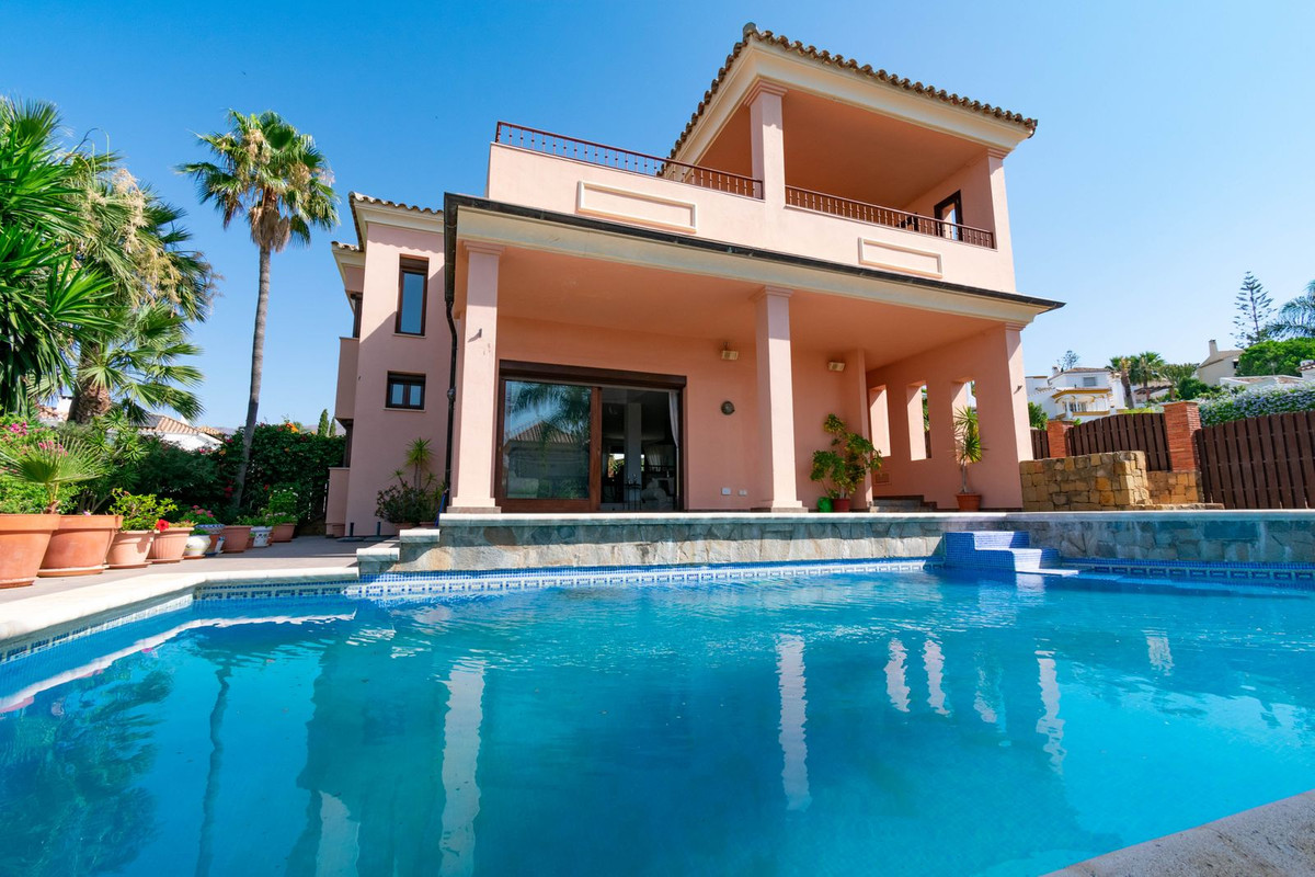 Huis te koop in Estepona | 4 slaapkamers H5437156