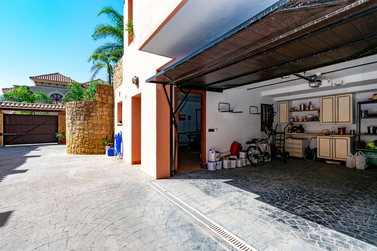 Huis te koop in Estepona | 4 slaapkamers H5437156