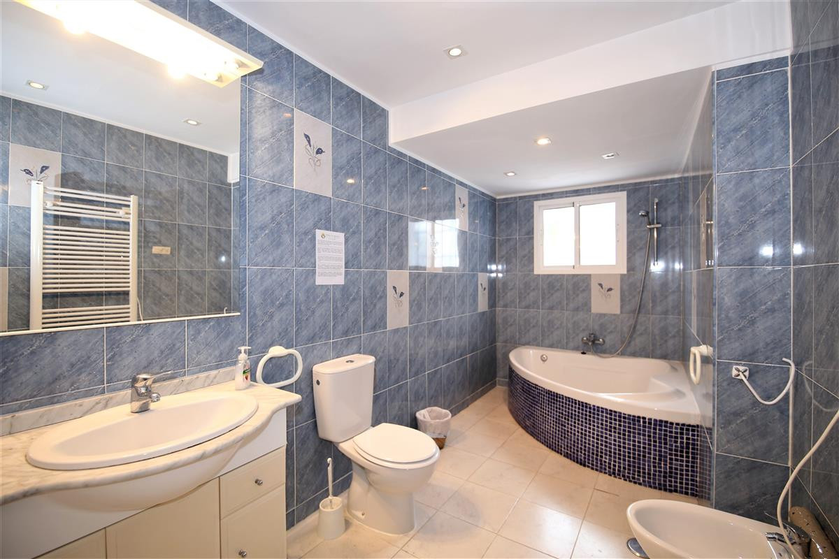 Huis te koop in Estepona | 4 slaapkamers H5437732