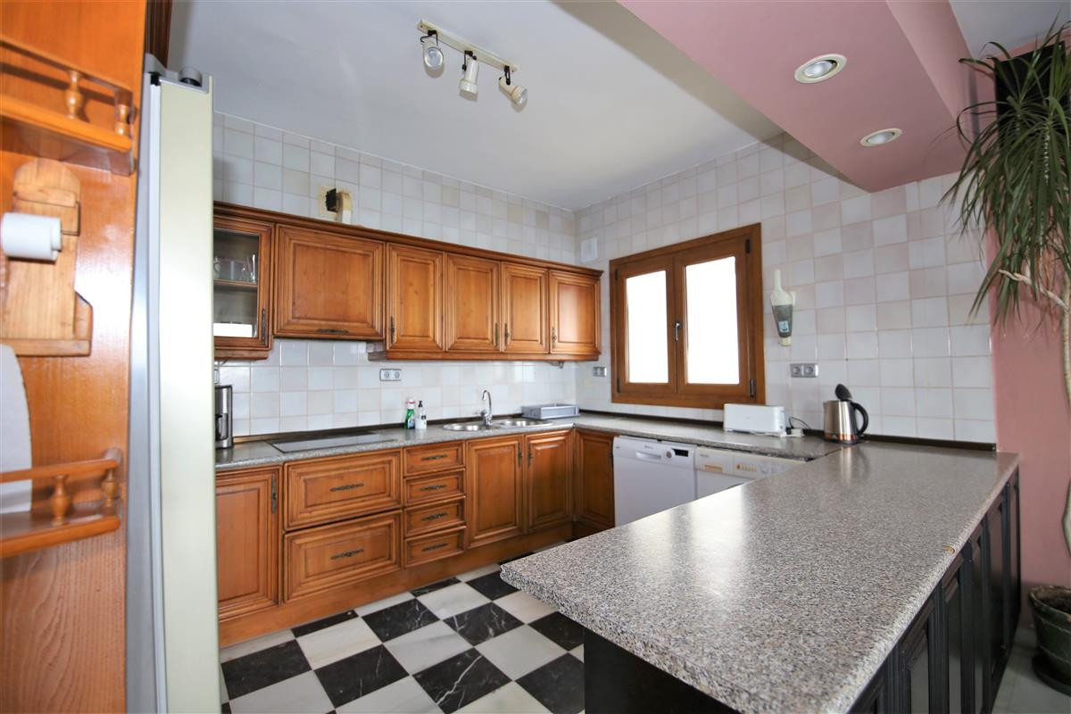 Huis te koop in Estepona | 4 slaapkamers H5437732