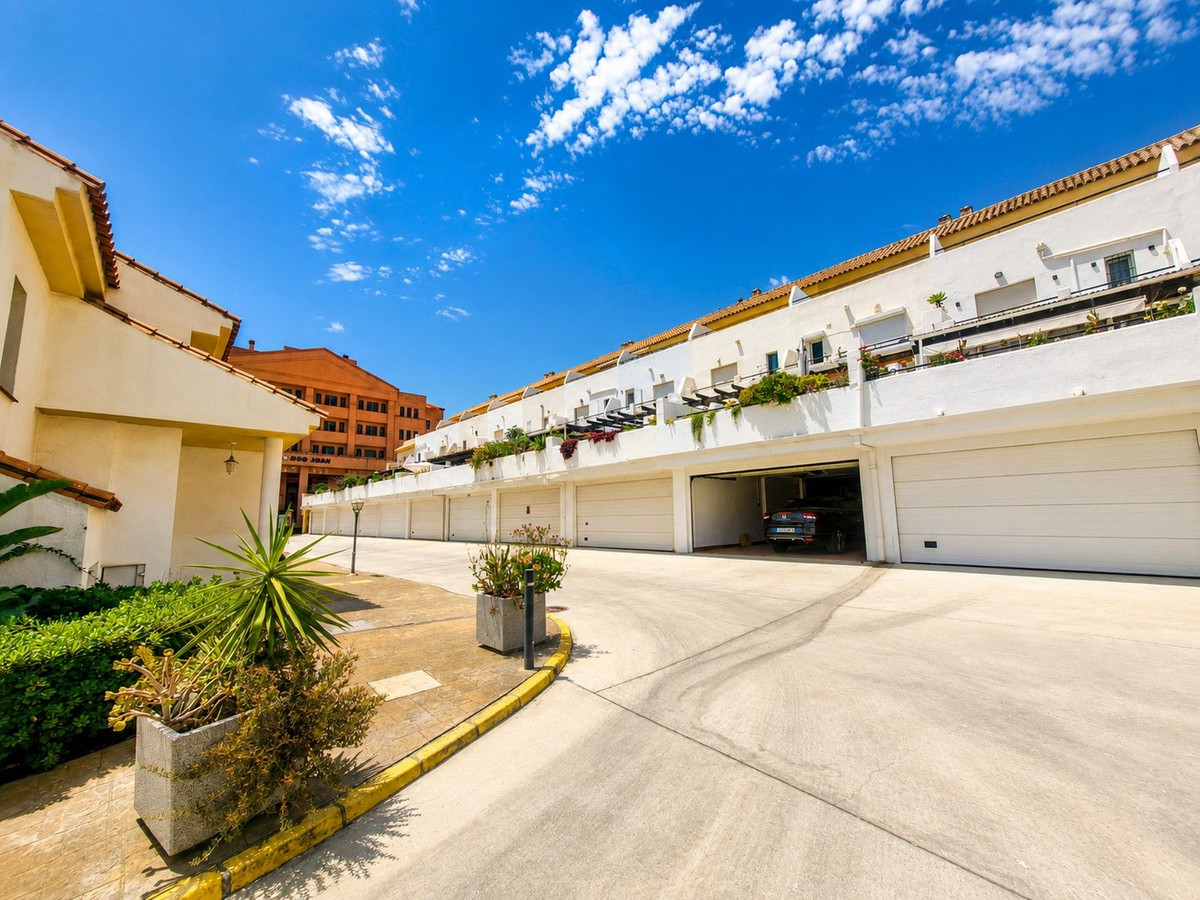Huis te koop in Estepona | 4 slaapkamers H5441134