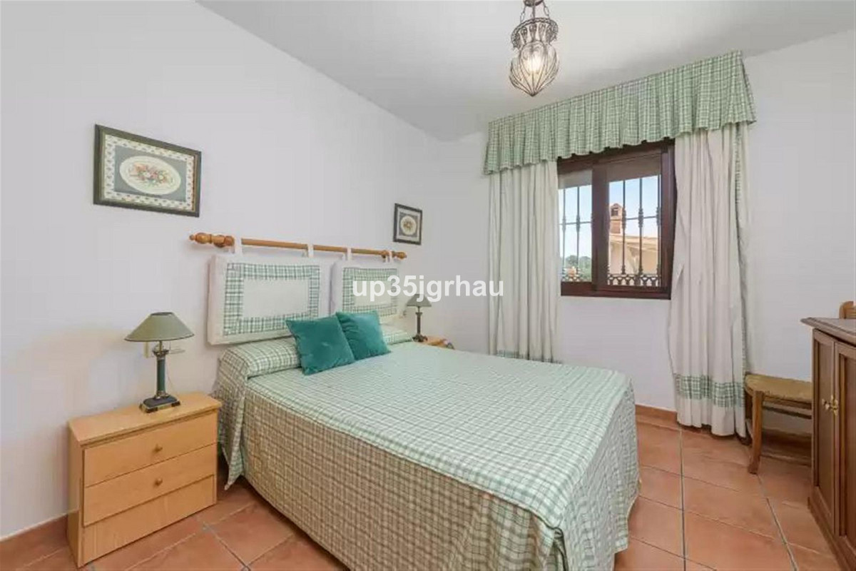 Huis te koop in Estepona | 6 slaapkamers H5444008