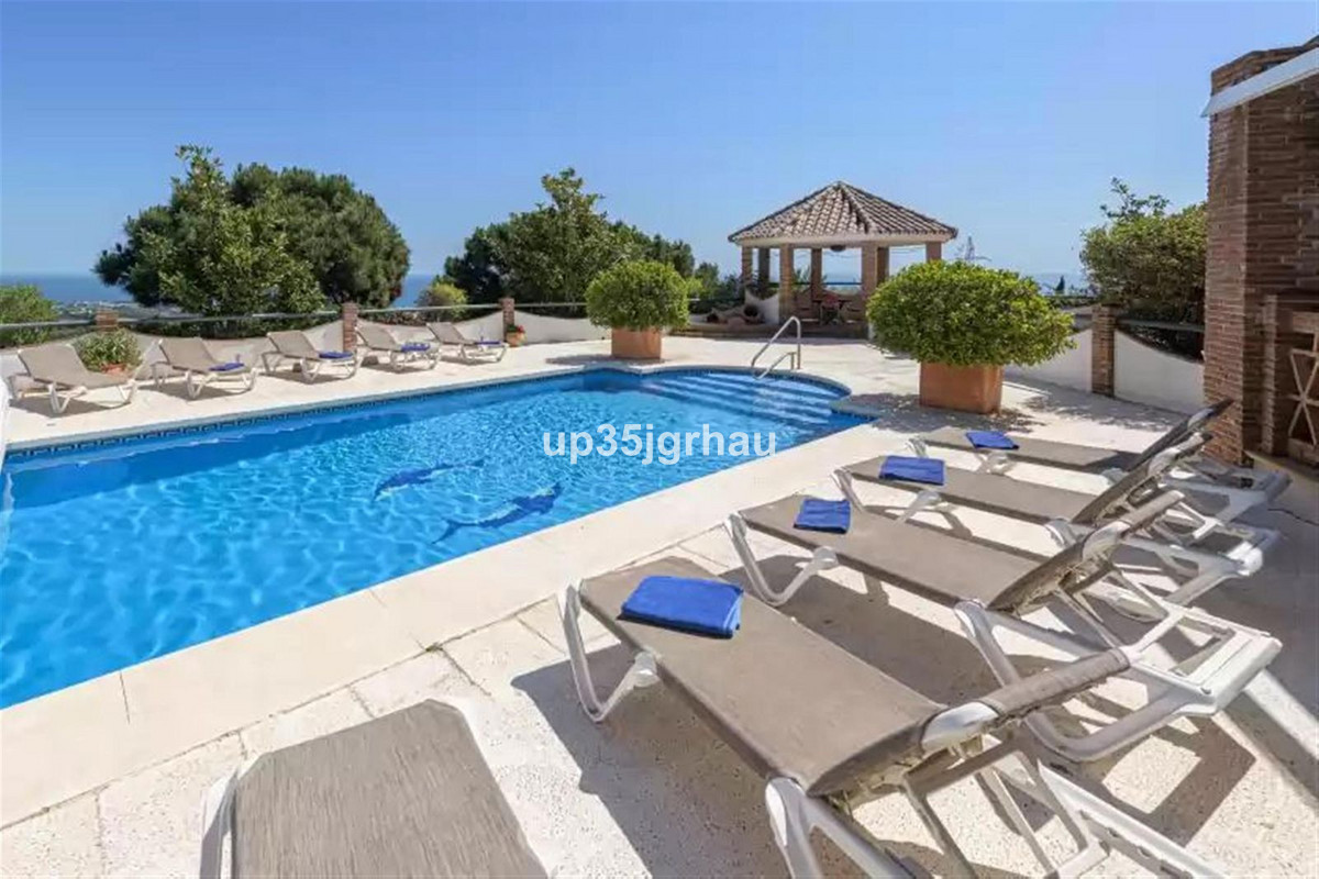 Huis te koop in Estepona | 6 slaapkamers H5444008