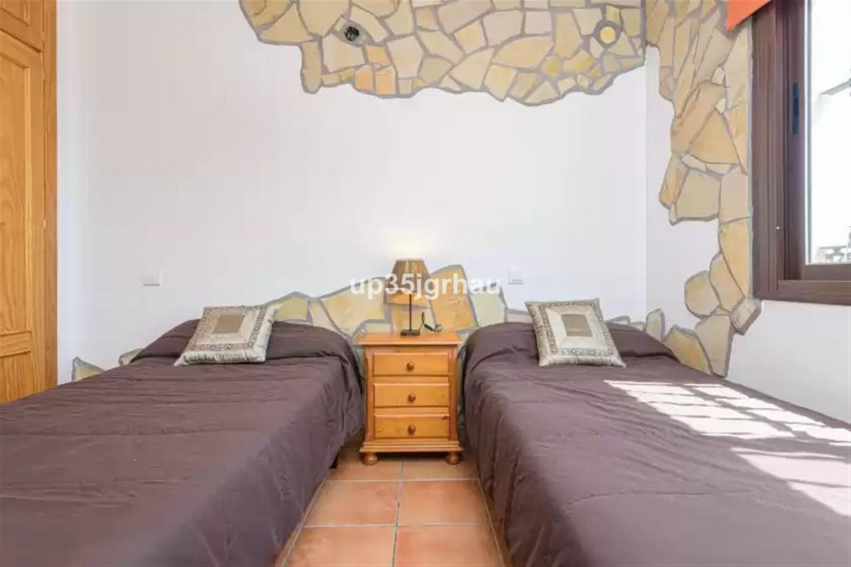 Huis te koop in Estepona | 6 slaapkamers H5444008