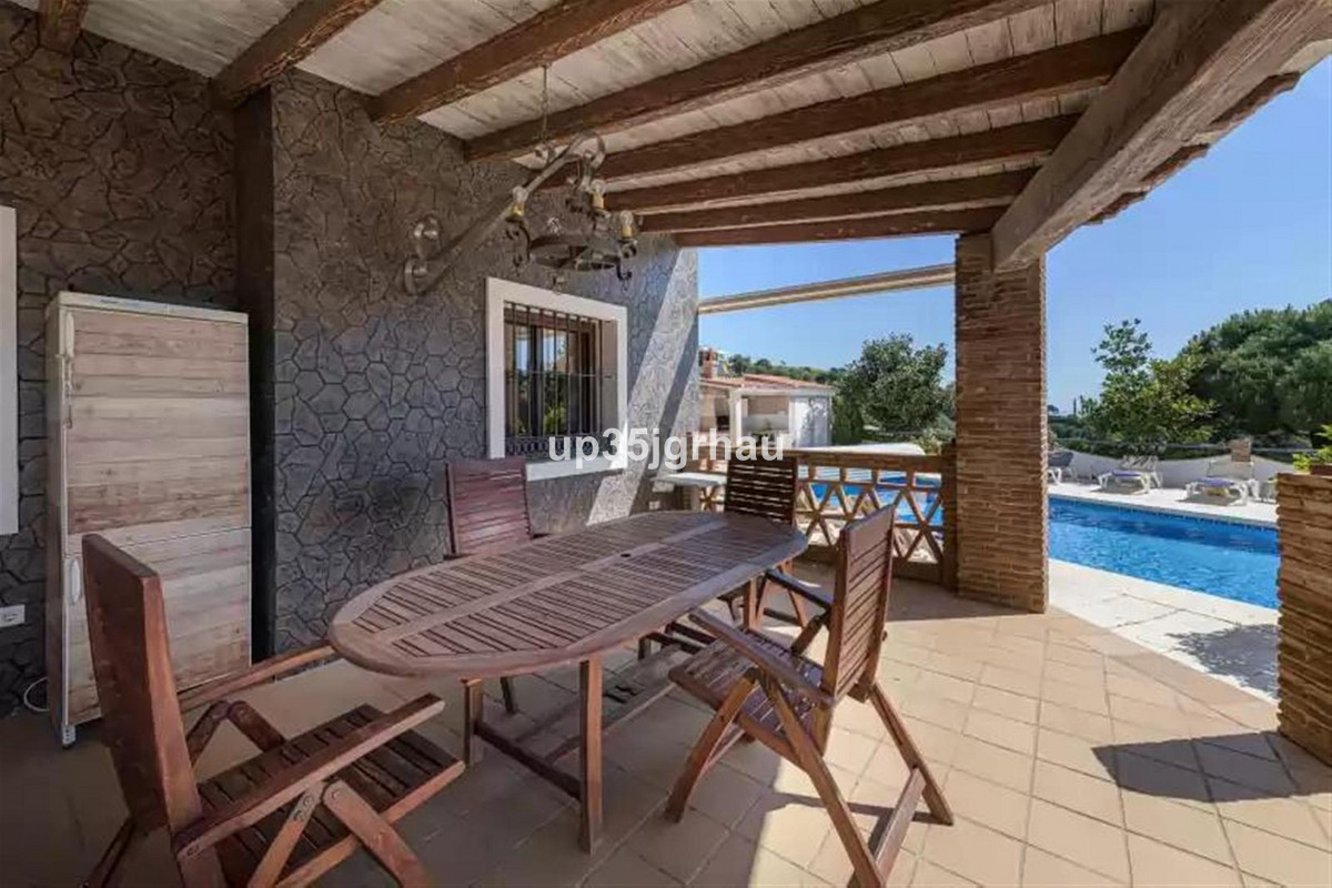Huis te koop in Estepona | 6 slaapkamers H5444008
