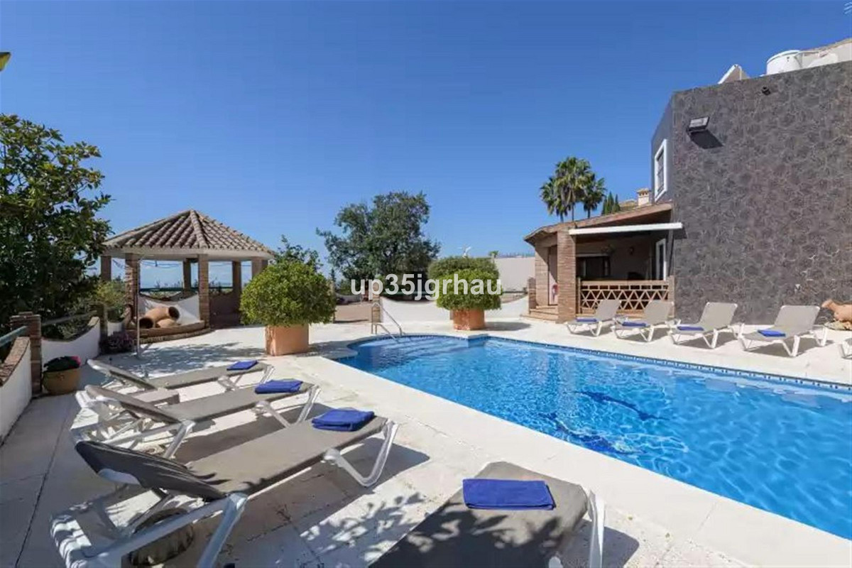 Huis te koop in Estepona | 6 slaapkamers H5444008