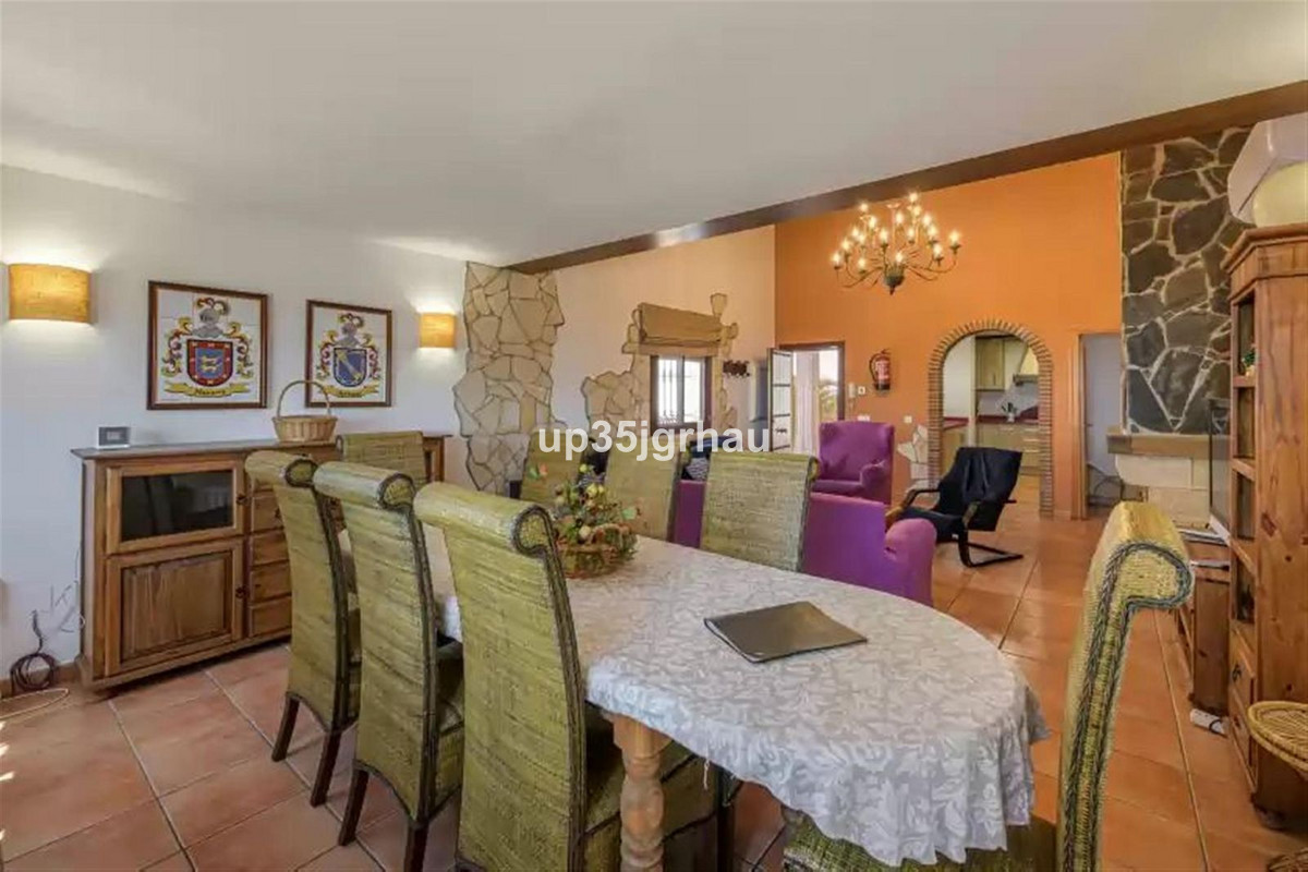 Huis te koop in Estepona | 6 slaapkamers H5444008