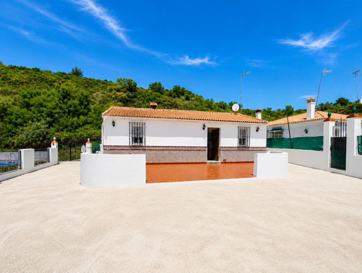 Huis te koop in Estepona | 6 slaapkamers H5444284