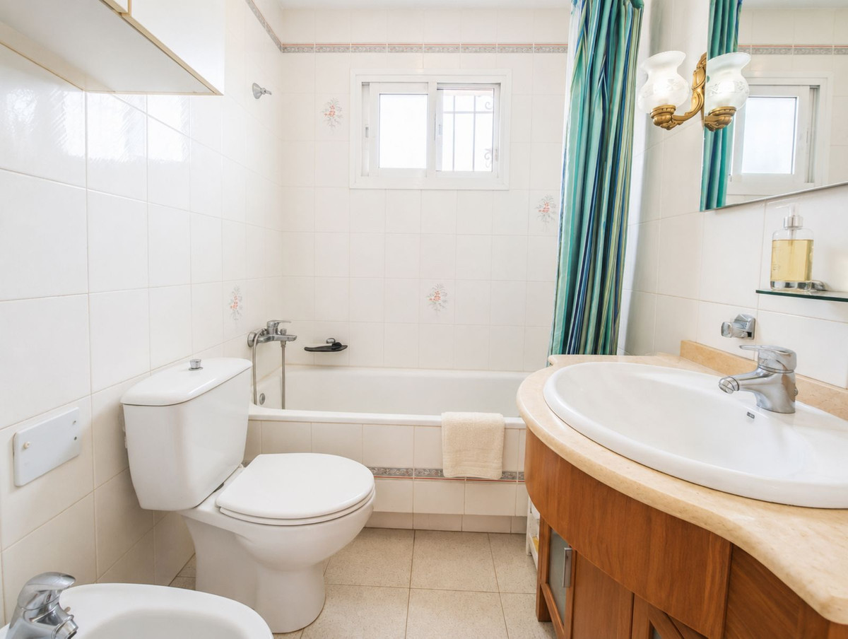 Huis te koop in Estepona | 6 slaapkamers H5444284