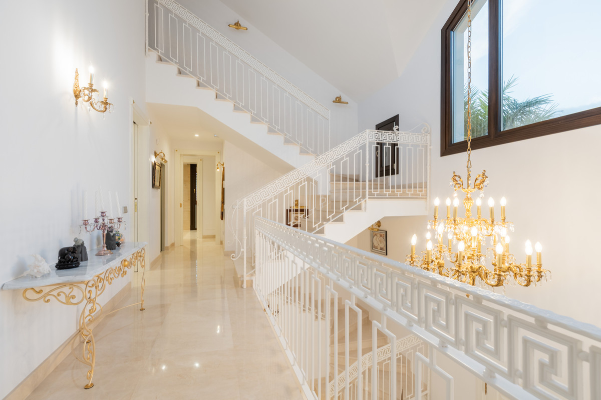 Huis te koop in Estepona | 7 slaapkamers H5444944