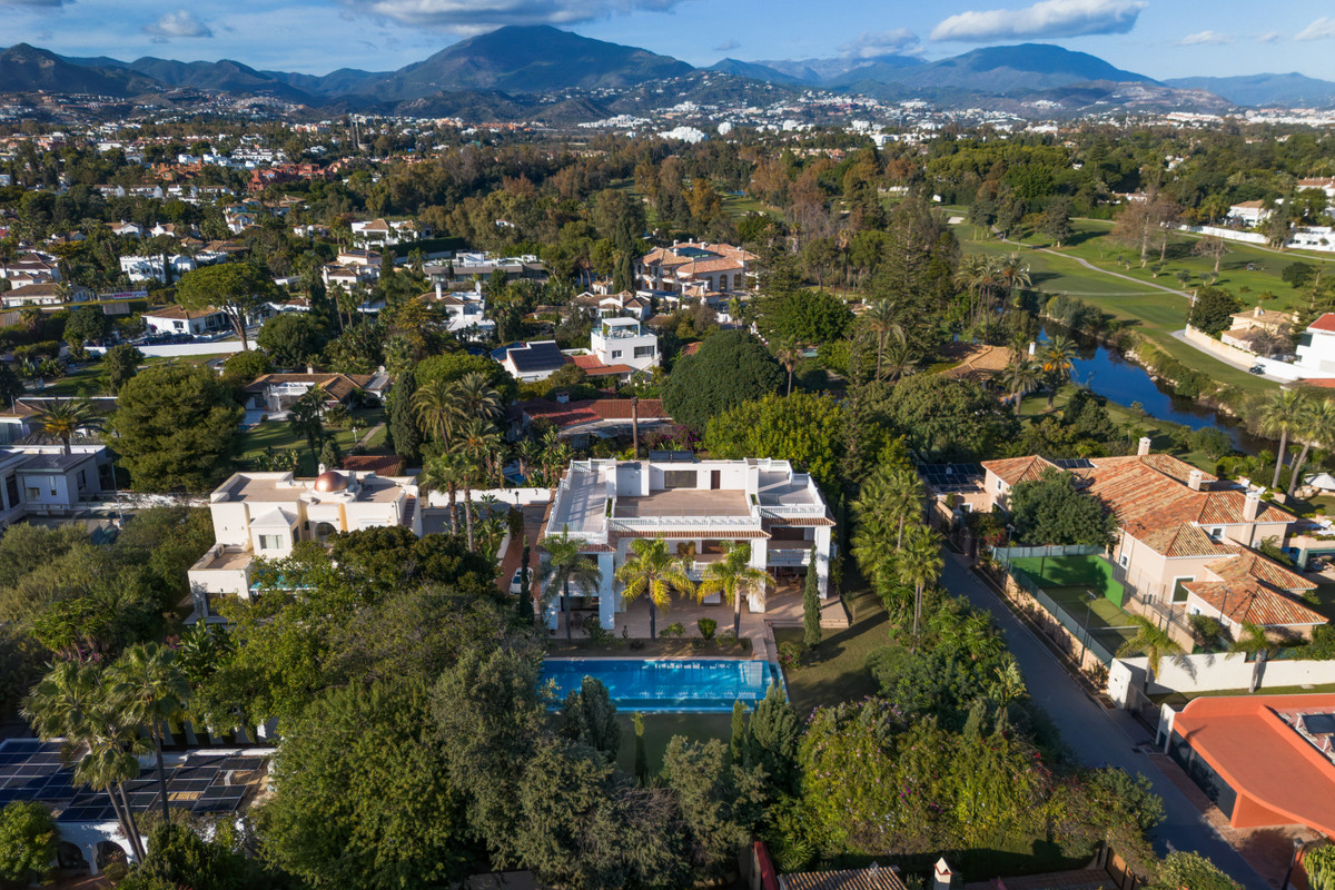 Huis te koop in Estepona | 7 slaapkamers H5444944