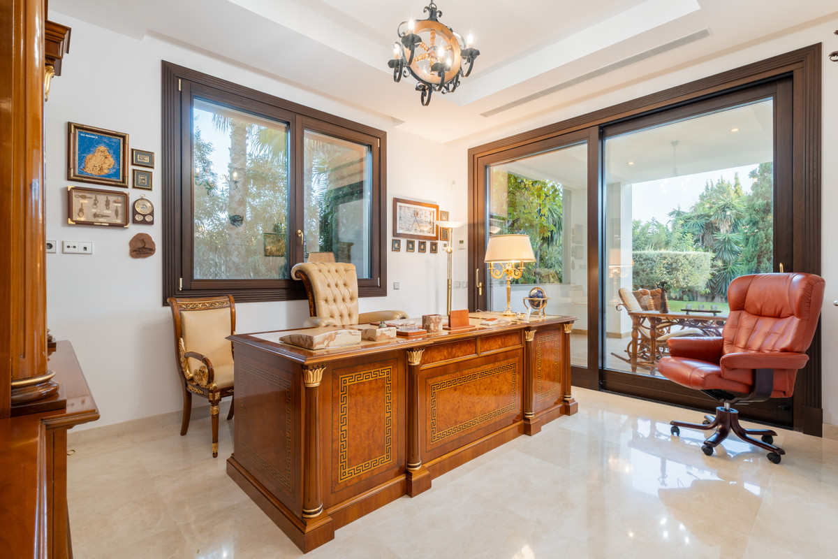 Huis te koop in Estepona | 7 slaapkamers H5444944