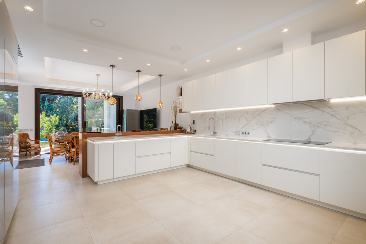 Huis te koop in Estepona | 7 slaapkamers H5444944