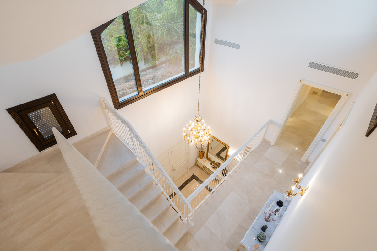 Huis te koop in Estepona | 7 slaapkamers H5444944