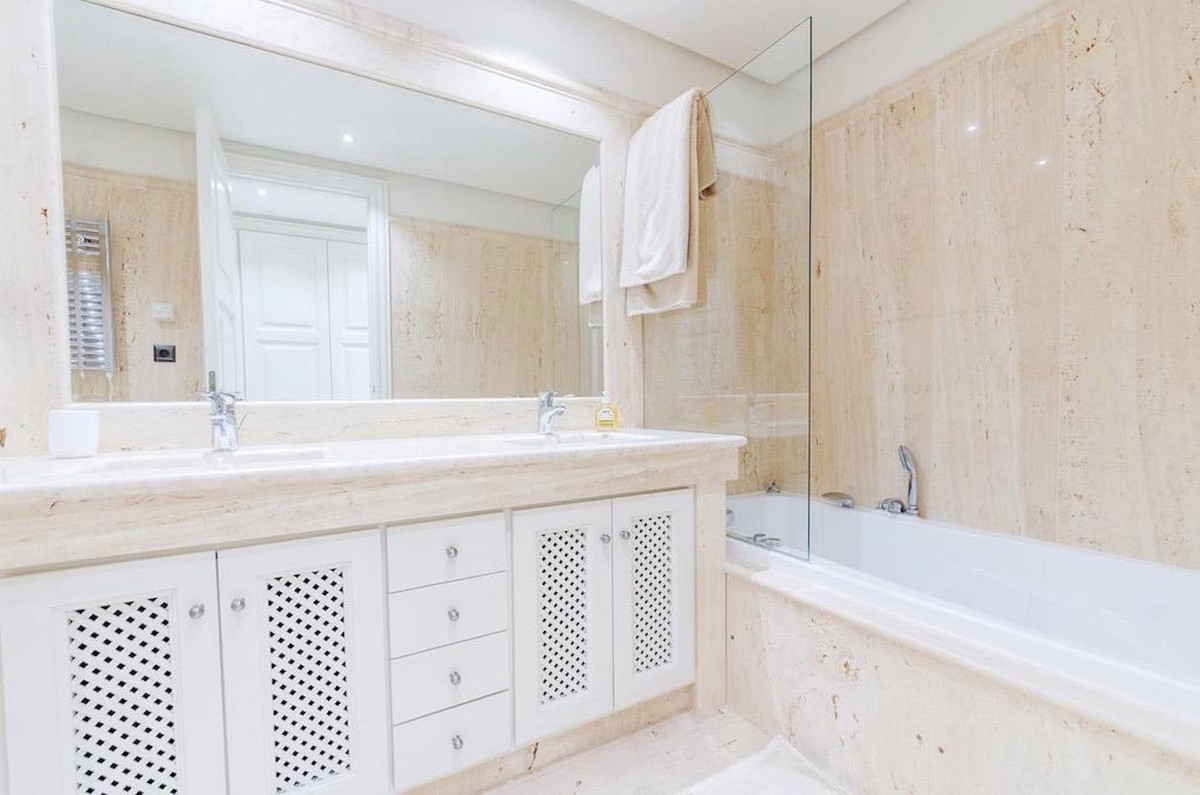 Huis te koop in Estepona | 4 slaapkamers H5446300
