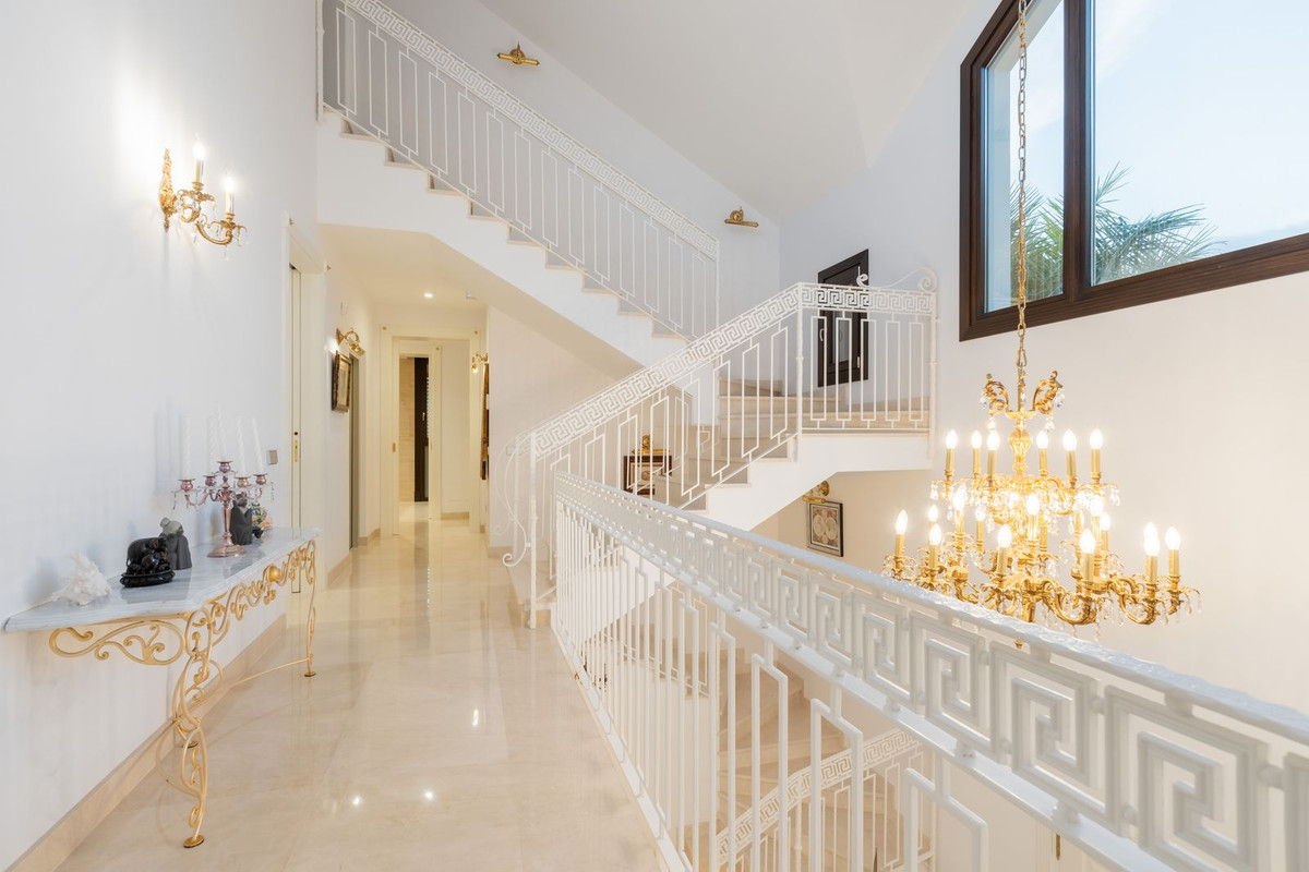 Huis te koop in Estepona | 7 slaapkamers H5446609