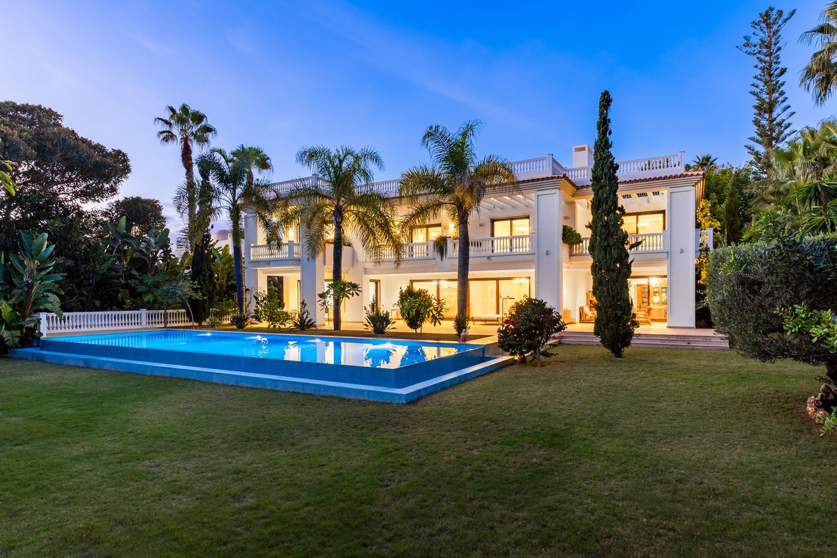 Huis te koop in Estepona | 7 slaapkamers H5446609