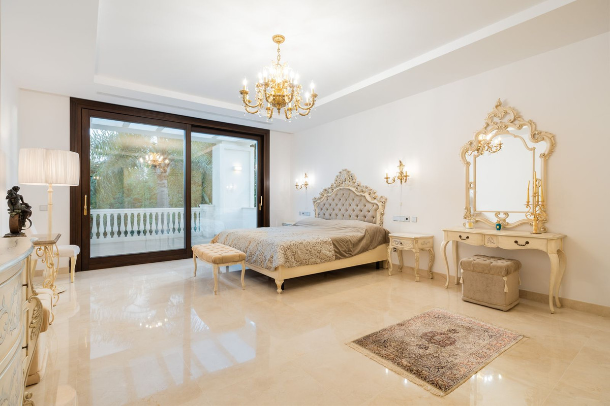 Huis te koop in Estepona | 7 slaapkamers H5446609
