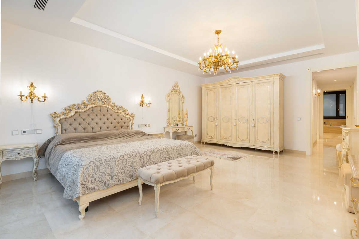 Huis te koop in Estepona | 7 slaapkamers H5446609
