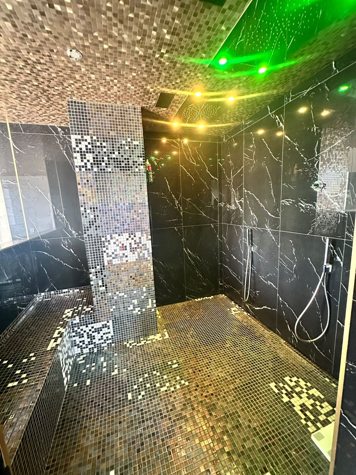 Huis te koop in Estepona | 5 slaapkamers H5448331