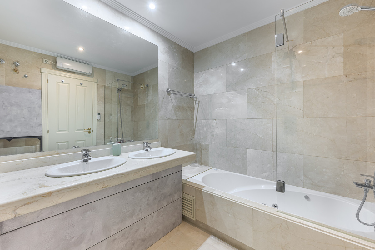 Huis te koop in Estepona | 2 slaapkamers H5456635