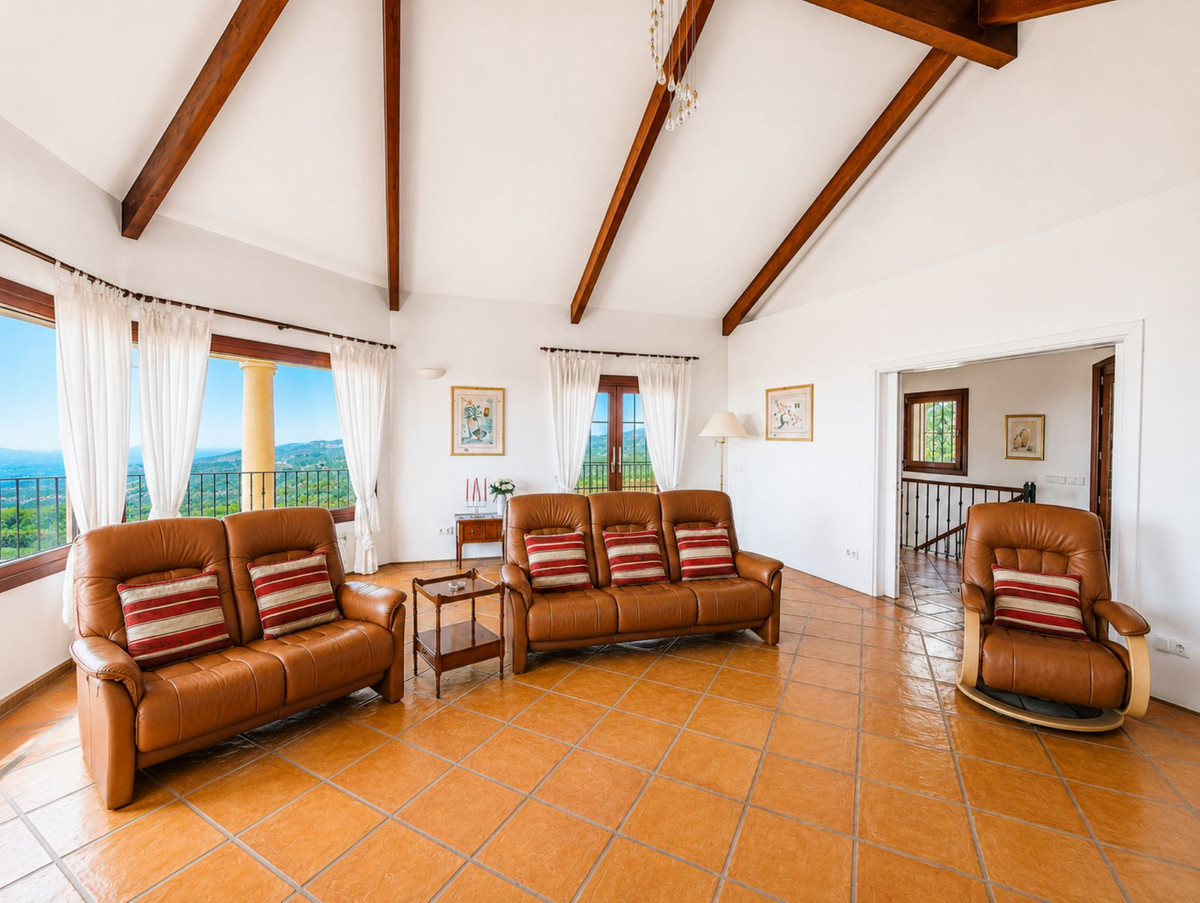 Huis te koop in Estepona | 6 slaapkamers H5459224
