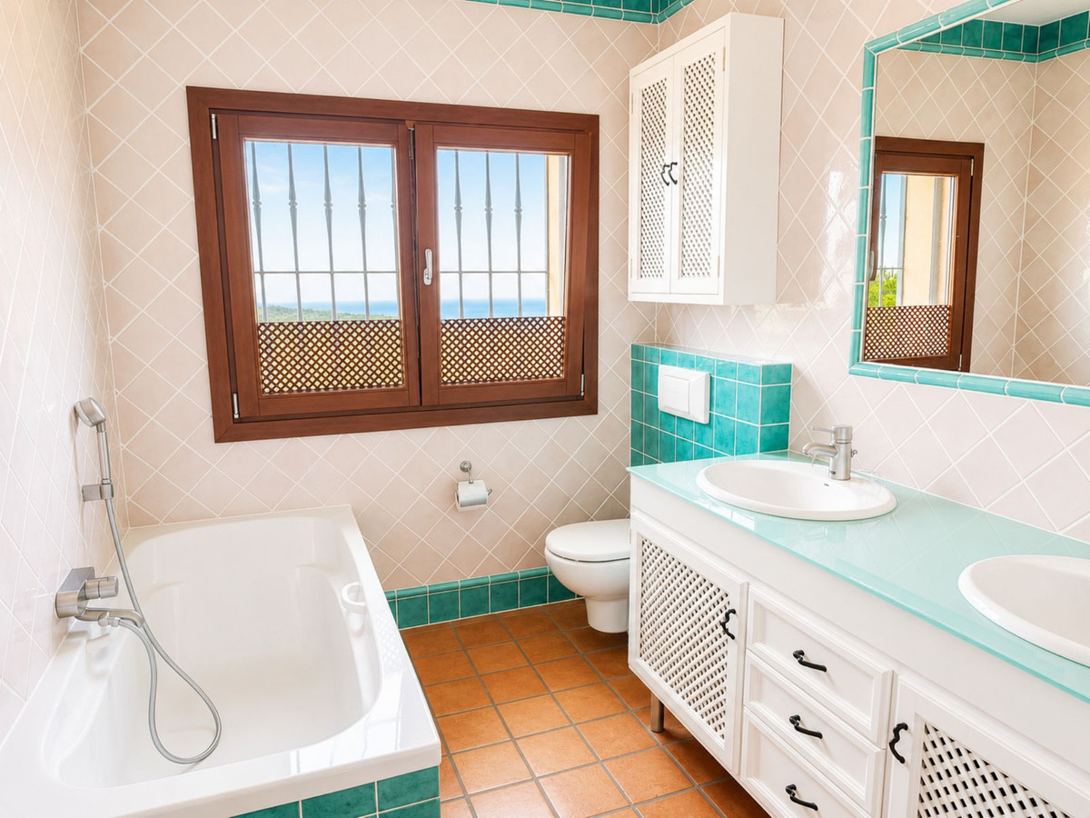 Huis te koop in Estepona | 6 slaapkamers H5459224