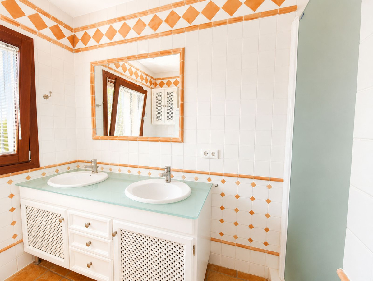 Huis te koop in Estepona | 6 slaapkamers H5459224