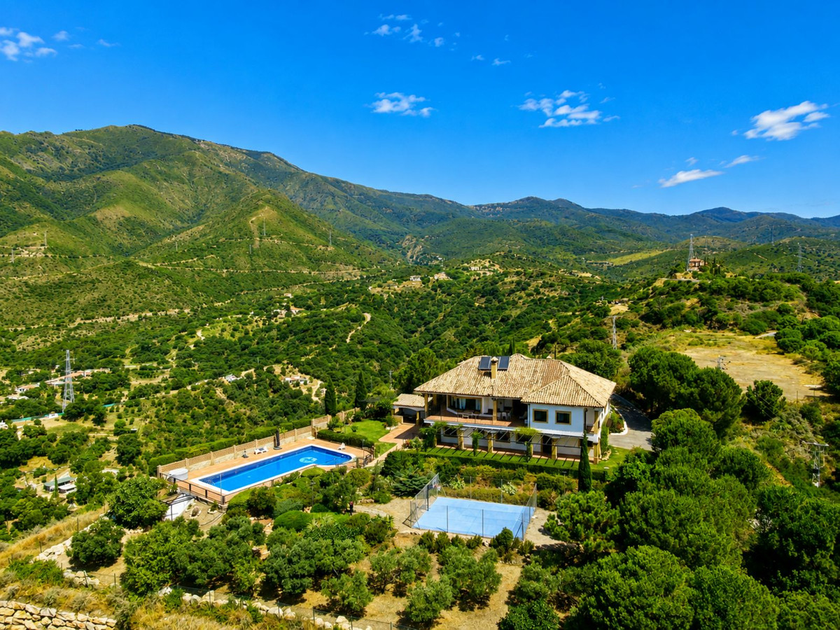 Huis te koop in Estepona | 6 slaapkamers H5459224