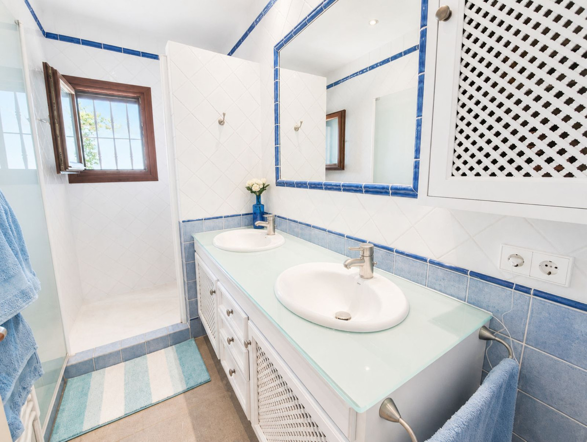 Huis te koop in Estepona | 6 slaapkamers H5459224