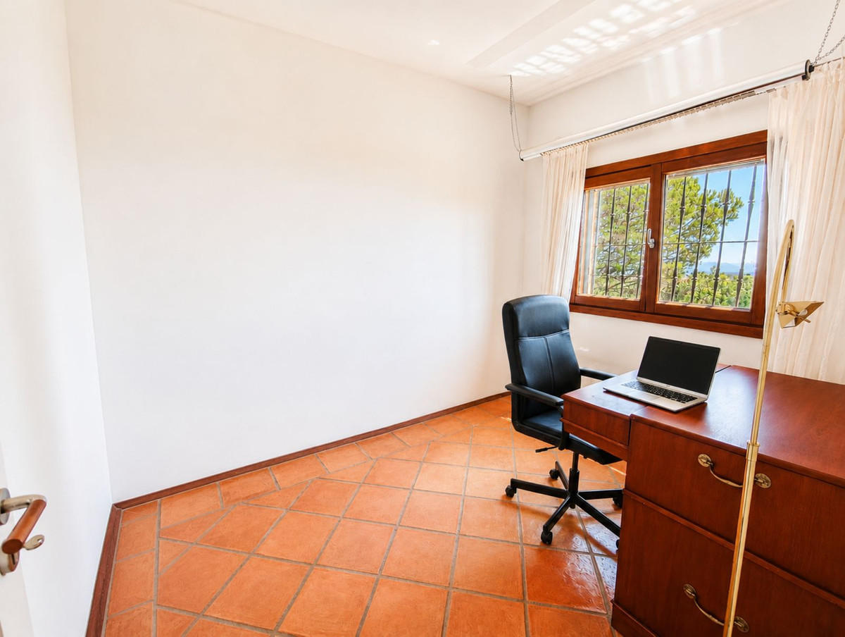Huis te koop in Estepona | 6 slaapkamers H5459224
