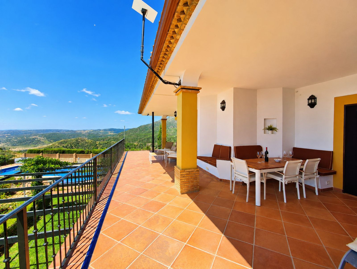 Huis te koop in Estepona | 6 slaapkamers H5459224
