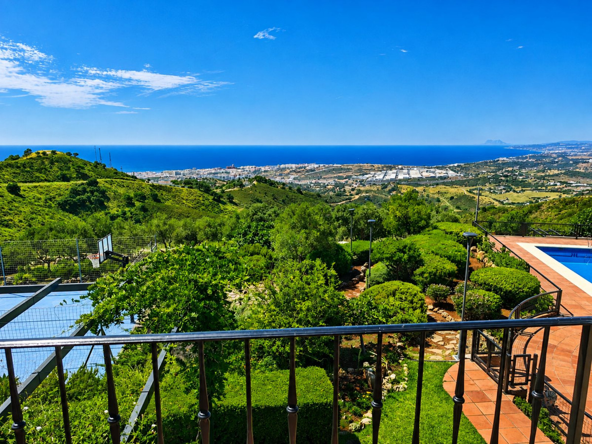 Huis te koop in Estepona | 6 slaapkamers H5459224