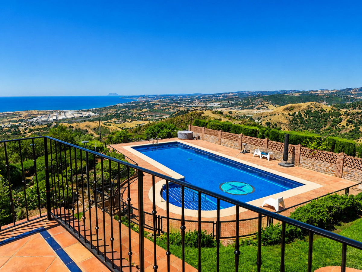 Huis te koop in Estepona | 6 slaapkamers H5459224