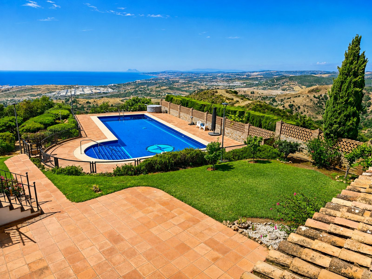 Huis te koop in Estepona | 6 slaapkamers H5459224