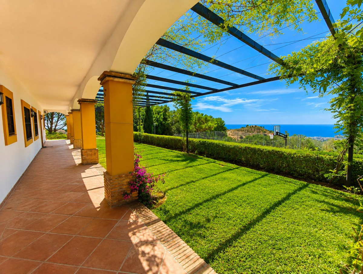 Huis te koop in Estepona | 6 slaapkamers H5459224