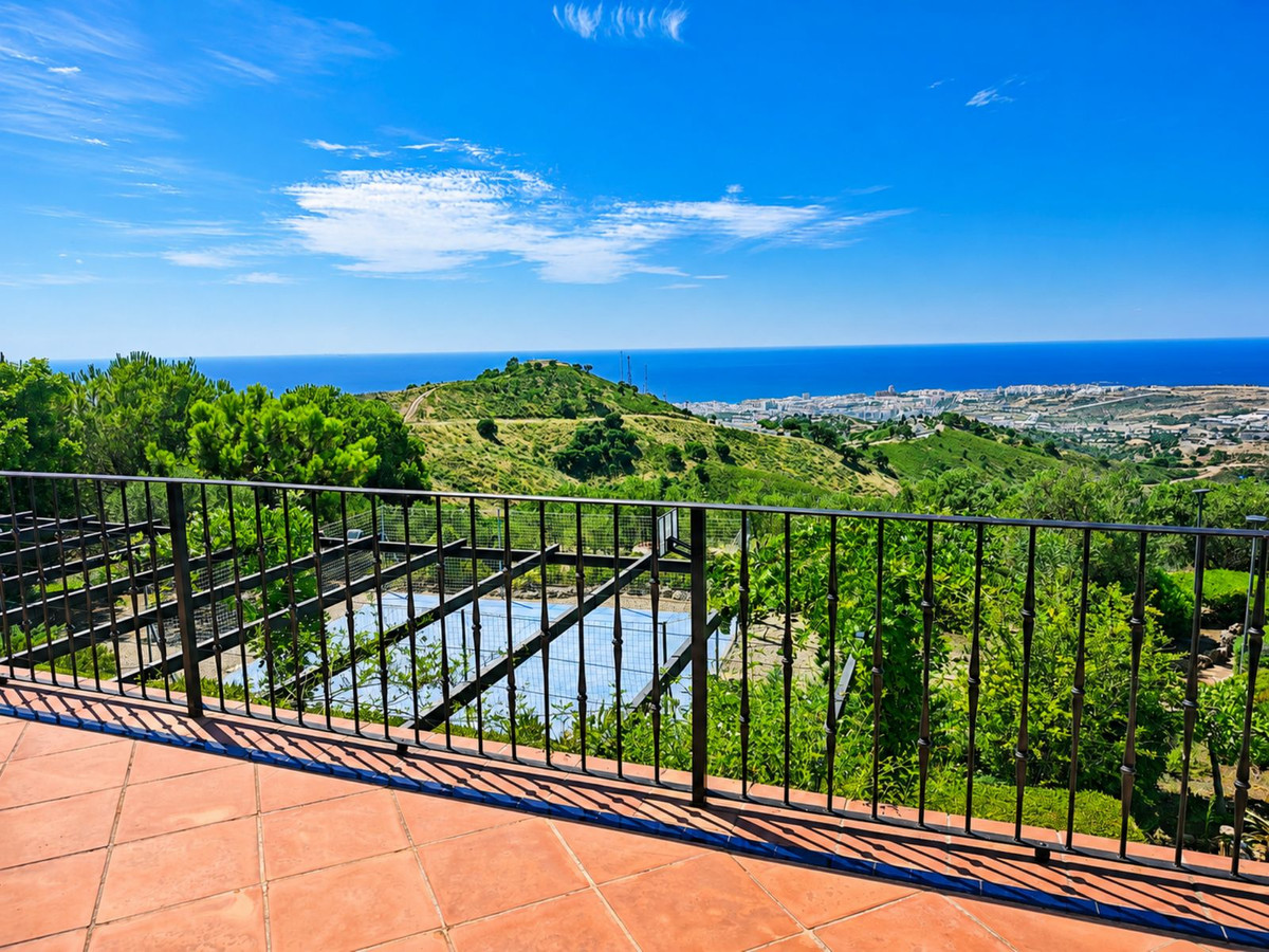 Huis te koop in Estepona | 6 slaapkamers H5459224