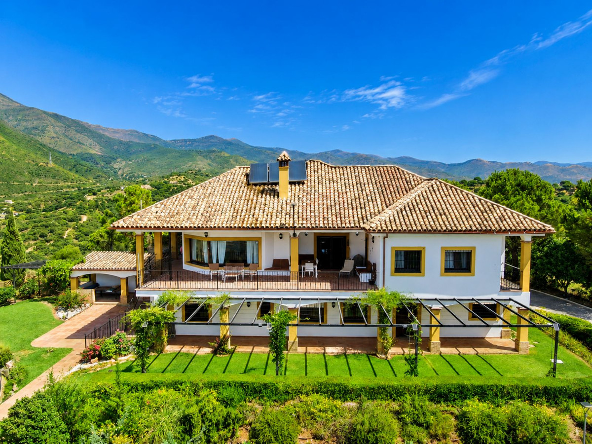 Huis te koop in Estepona | 6 slaapkamers H5459224