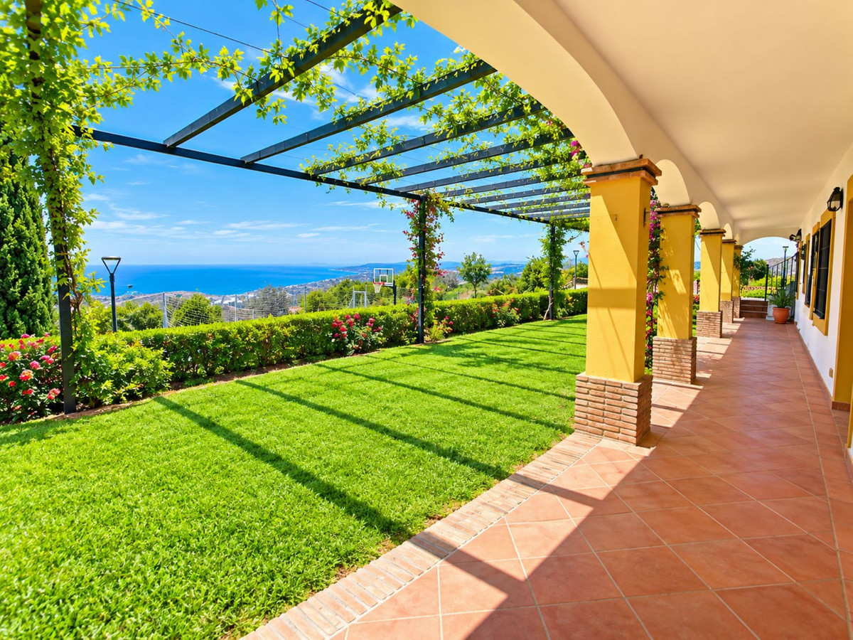 Huis te koop in Estepona | 6 slaapkamers H5459224
