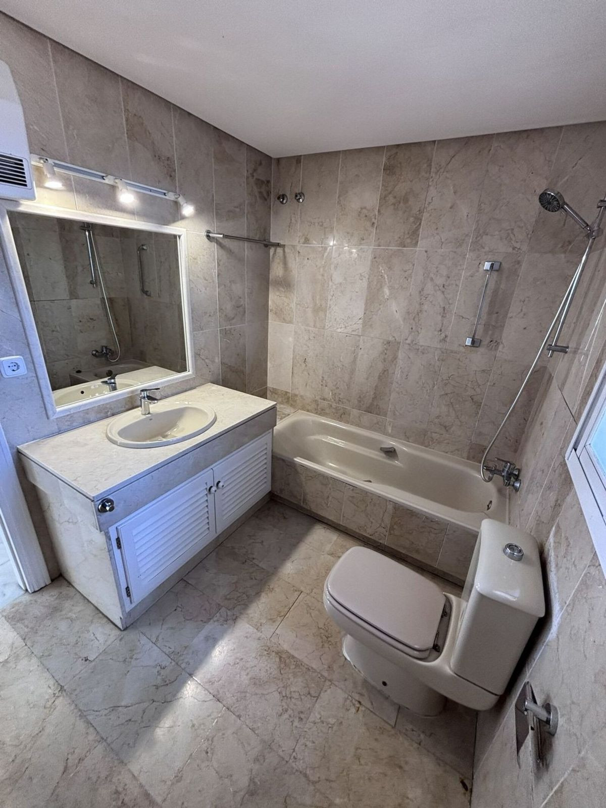 Huis te koop in Estepona | 3 slaapkamers H5459593