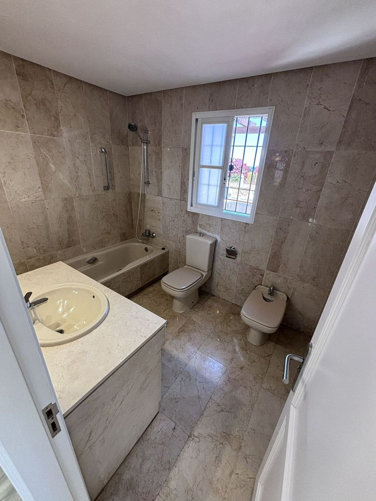 Huis te koop in Estepona | 3 slaapkamers H5459593
