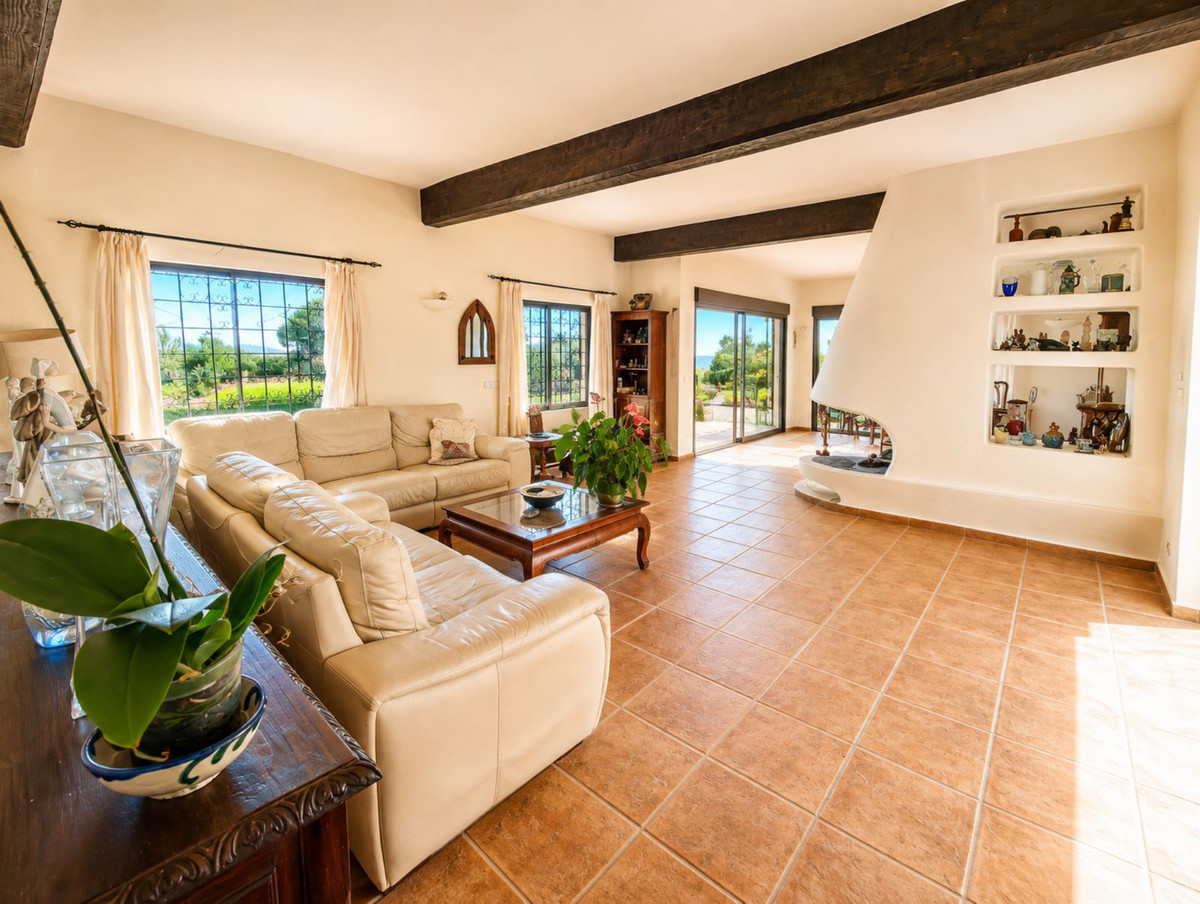 Finca - Cortijo te koop in Estepona | 4 slaapkamers H5460985