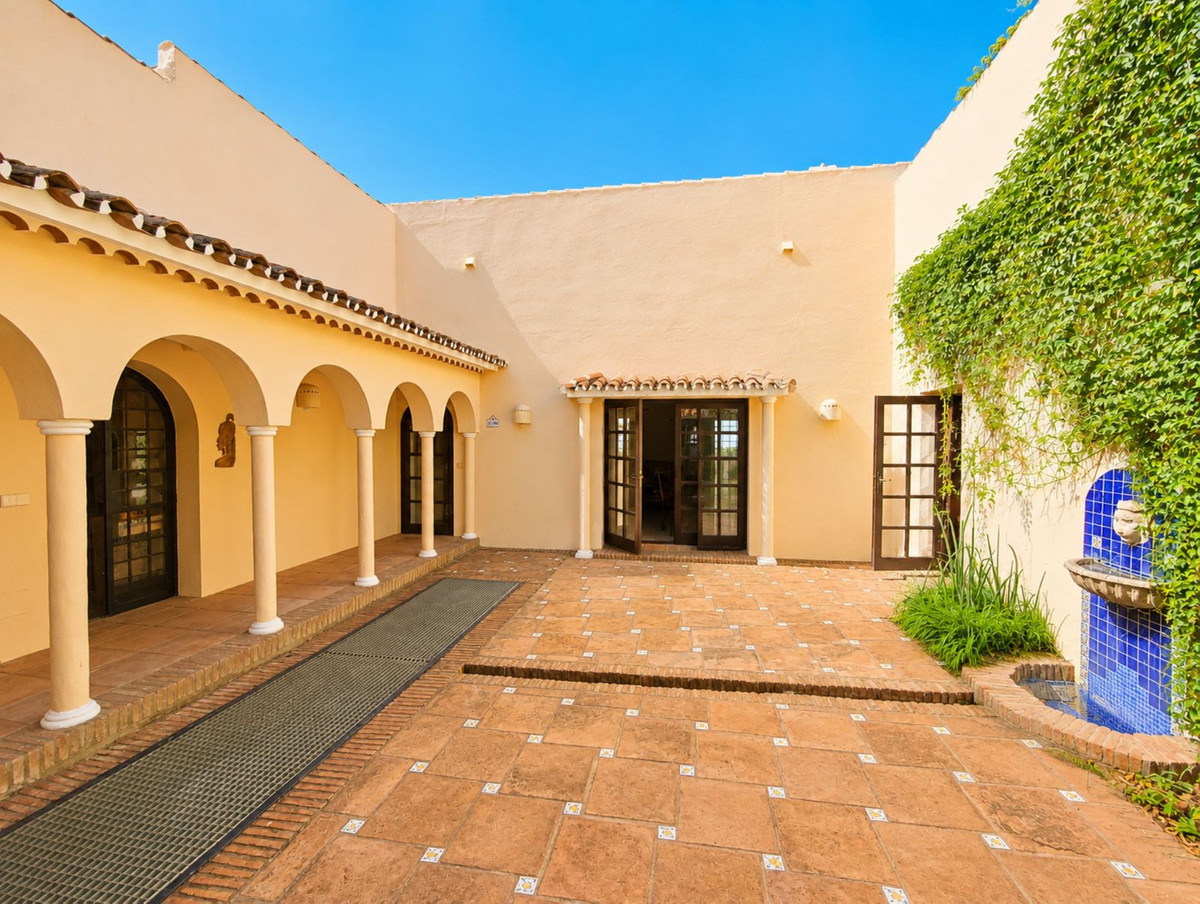 Finca - Cortijo te koop in Estepona | 4 slaapkamers H5460985