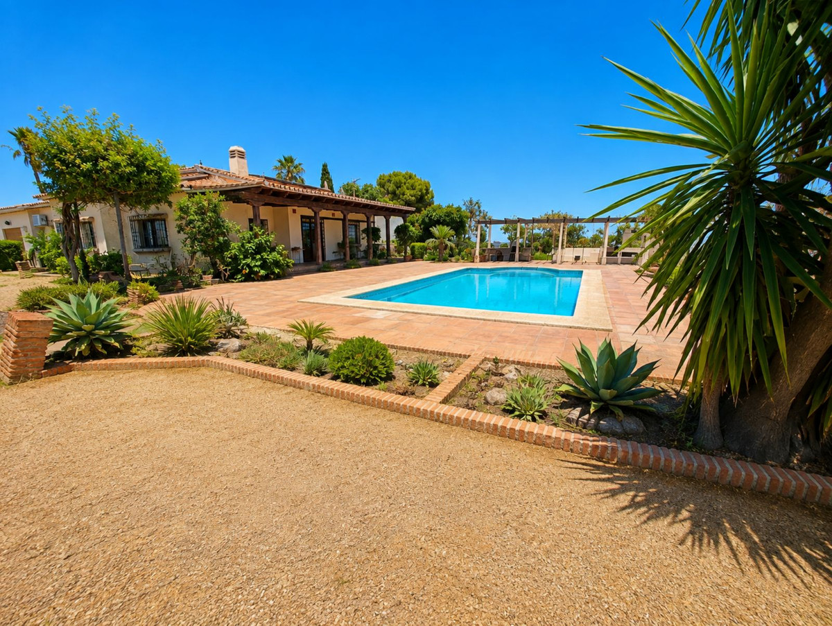 Finca - Cortijo te koop in Estepona | 4 slaapkamers H5460985