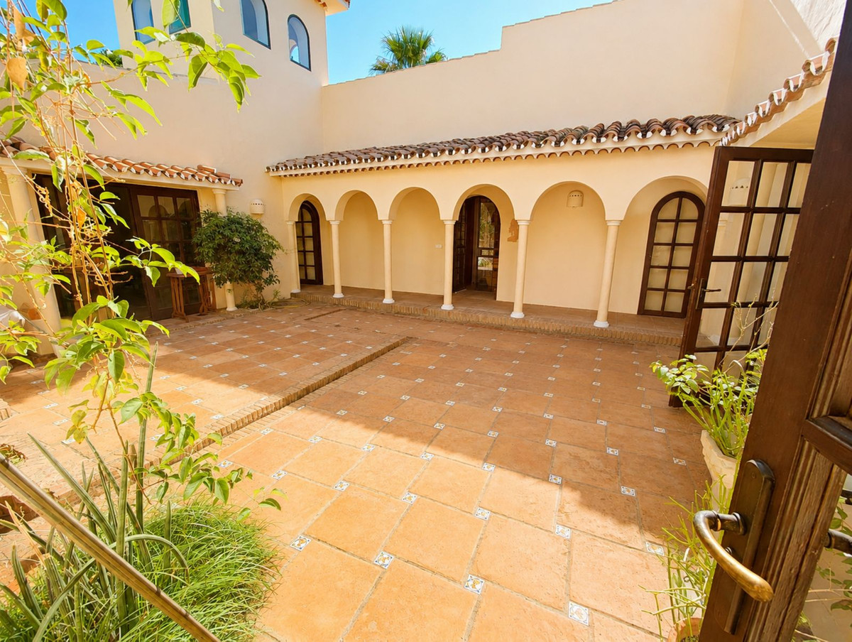 Finca - Cortijo te koop in Estepona | 4 slaapkamers H5460985