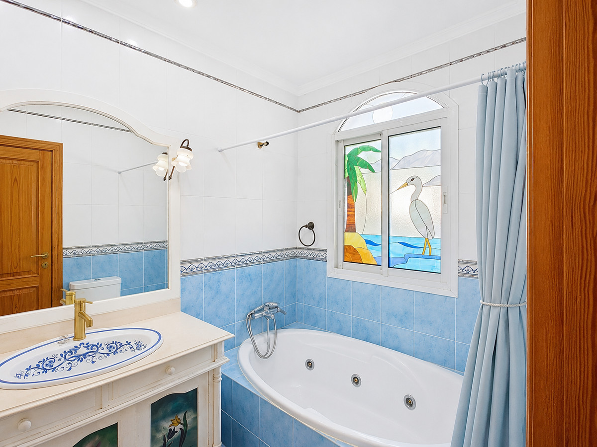 Huis te koop in Estepona | 4 slaapkamers H5471950