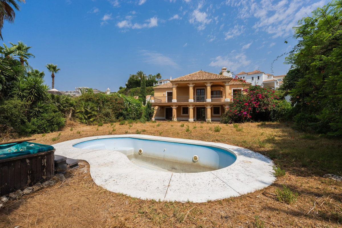 Huis te koop in Estepona | 4 slaapkamers H5472985